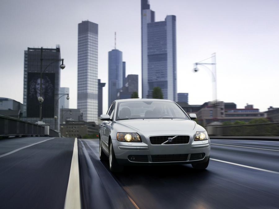 Volvo S40 D5 2004 года  (фото 2 из 21)